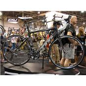 定価57万5，000円カーボンフレーム】FELT Z15重量1.70kg 定価57万